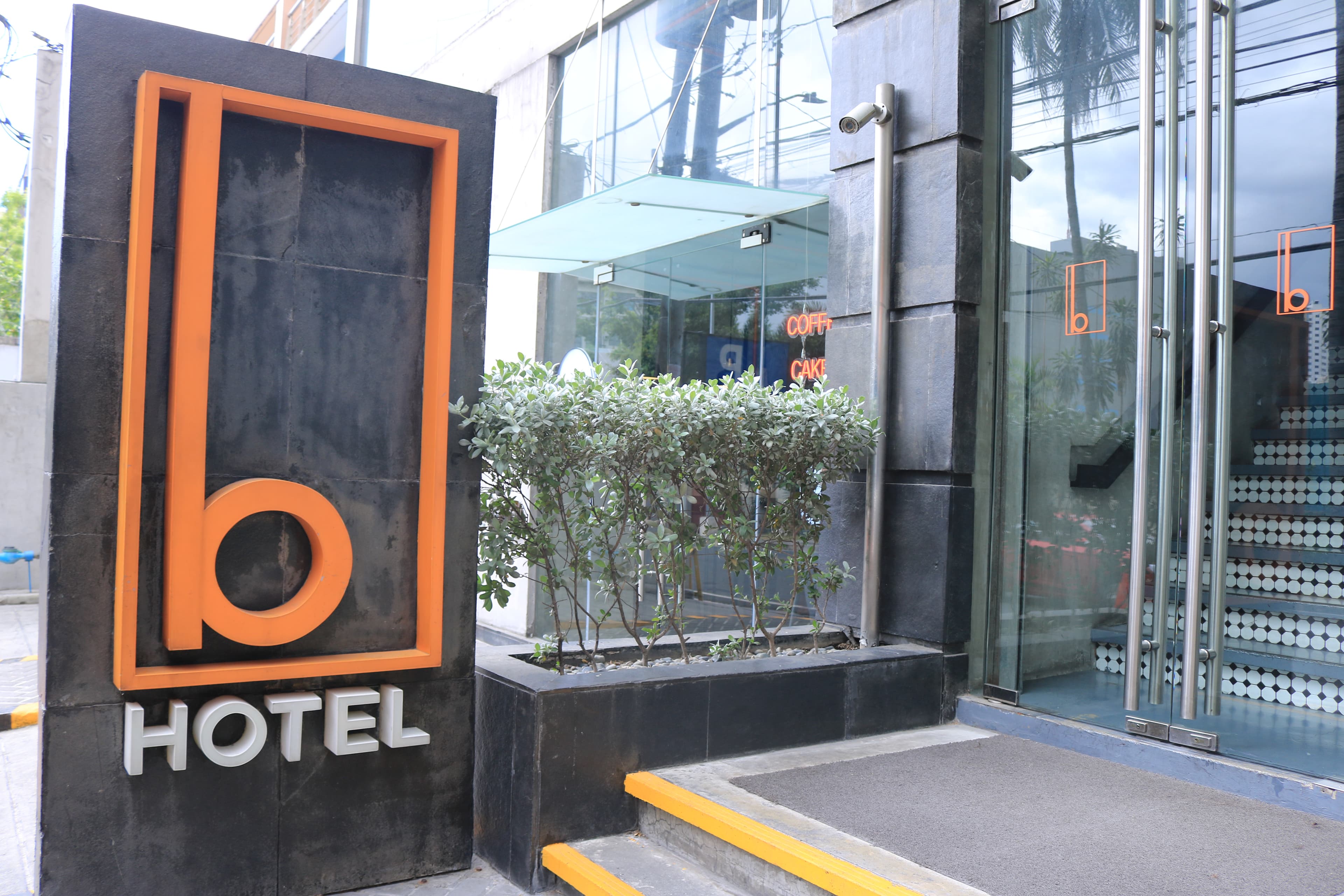 B HOTEL QUEZON CITY - Media 1