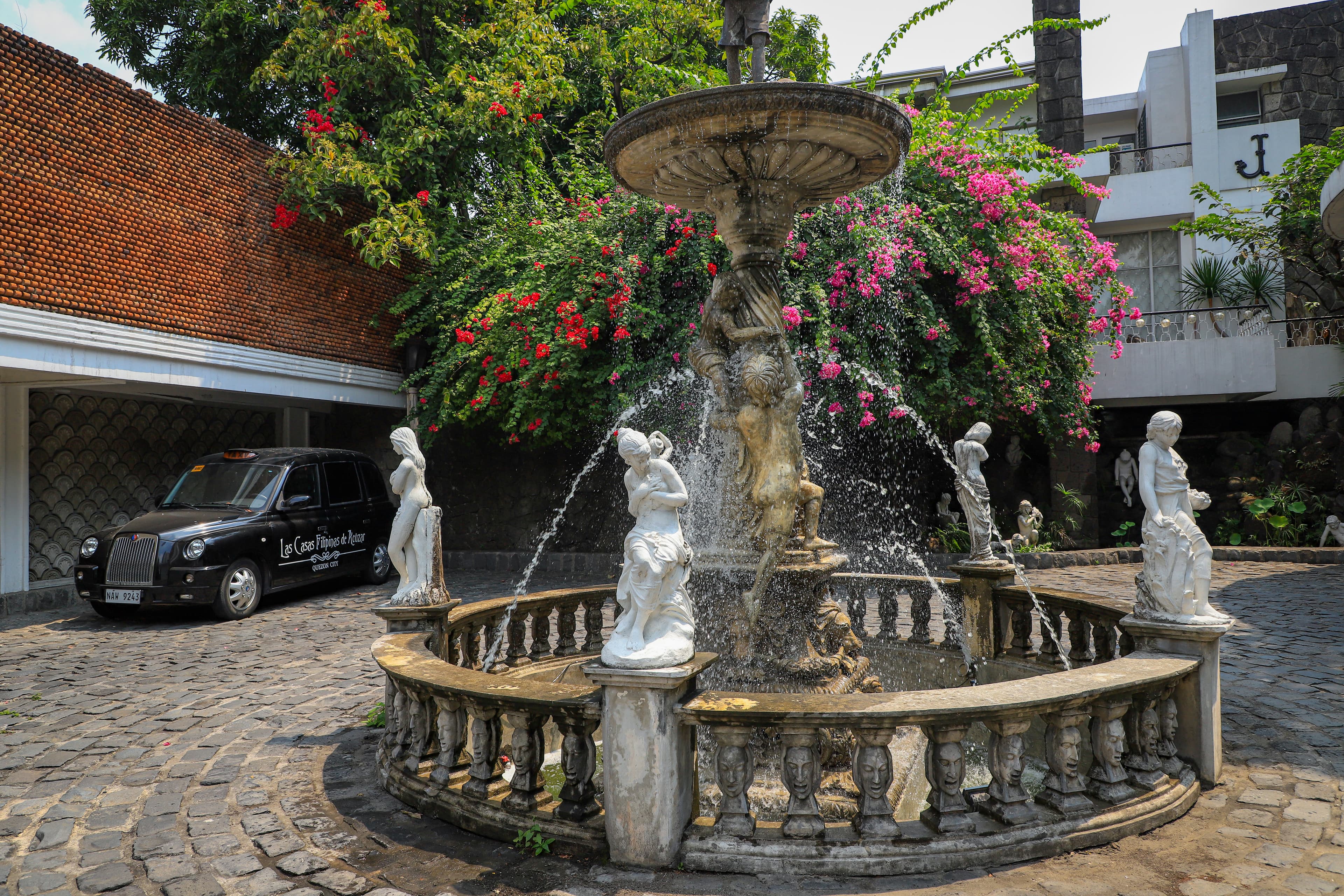 LAS CASAS FILIPINAS DE ACUZAR
